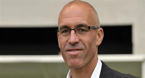 الإفريقي التونسي يعلن إقالة مدربه الفرنسي شوفان